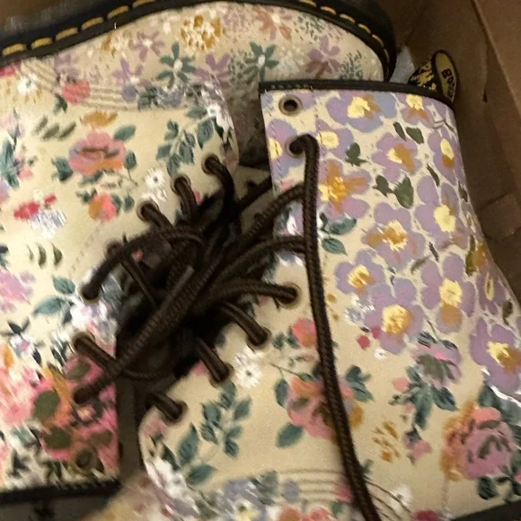 Dr. Martens 1460 parchment beige floral boots women 10 custom - Picture 2 of 9